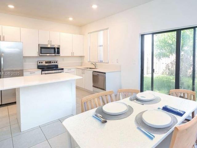 3-bedroom home for rent in Homestead - 13237 SW 286th Ter 13237 - MondialRealty