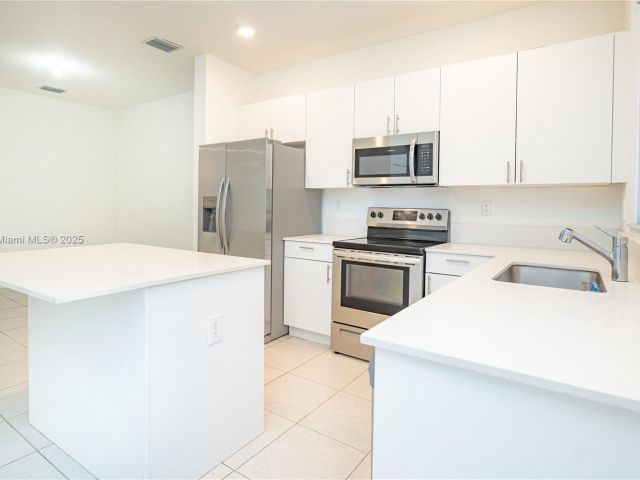 3-bedroom home for rent in Homestead - 13237 SW 286th Ter 13237 - MondialRealty