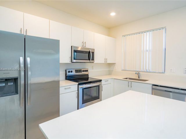 3-bedroom home for rent in Homestead - 13237 SW 286th Ter 13237 - MondialRealty