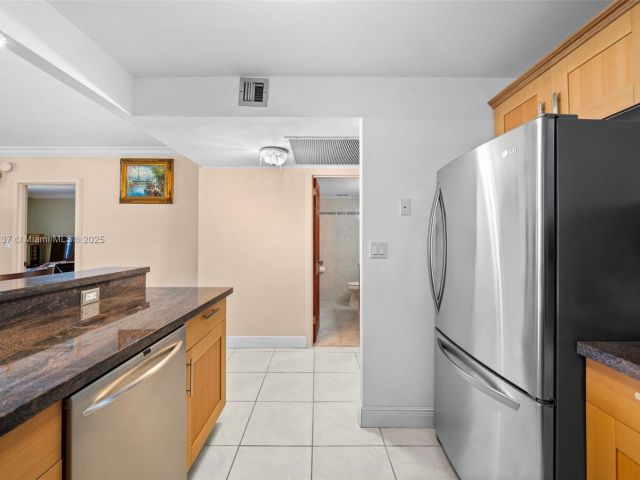 1-bedroom condo for sale in Hallandale Beach - 2030 S Ocean Dr 1701 - MondialRealty