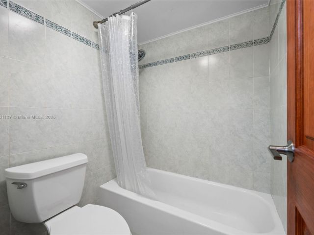 1-bedroom condo for sale in Hallandale Beach - 2030 S Ocean Dr 1701 - MondialRealty