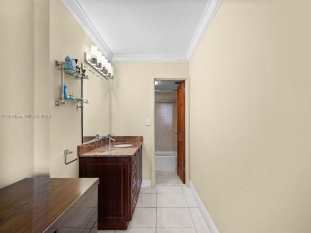 1-bedroom condo for sale in Hallandale Beach - 2030 S Ocean Dr 1701 - MondialRealty