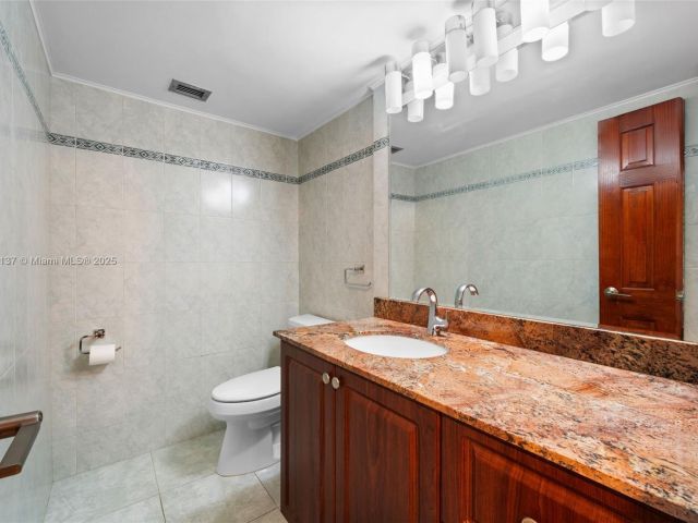 1-bedroom condo for sale in Hallandale Beach - 2030 S Ocean Dr 1701 - MondialRealty