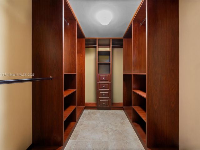 1-bedroom condo for sale in Hallandale Beach - 2030 S Ocean Dr 1701 - MondialRealty