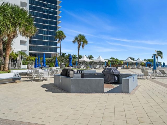 1-bedroom condo for sale in Hallandale Beach - 2030 S Ocean Dr 1701 - MondialRealty