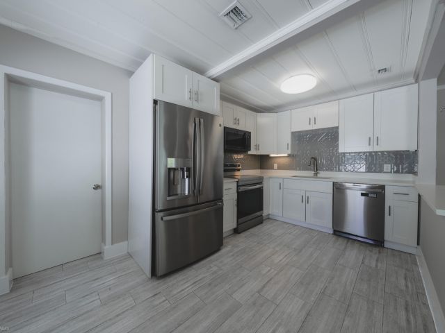 Home for sale at 1214 NW 1st Avenue - photo 6705325