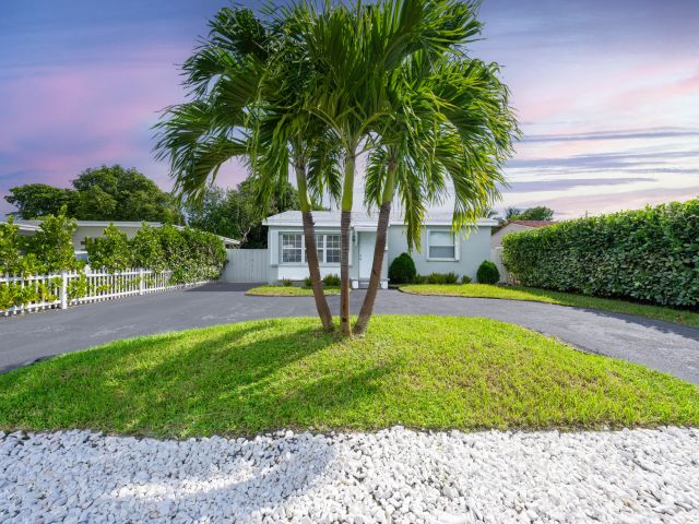 Home for sale at 1214 NW 1st Avenue - photo 6705329