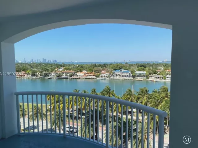 1-bedroom condo for rent in Miami Beach - 5401 Collins Ave 729 - MondialRealty