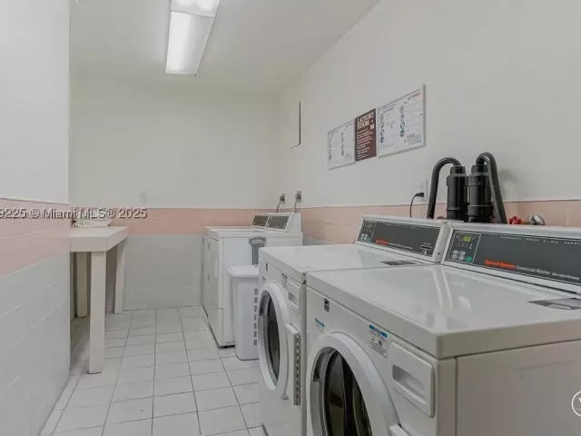 1-bedroom condo for rent in Miami Beach - 5401 Collins Ave 729 - MondialRealty
