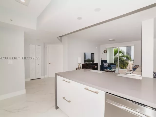 3-bedroom condo for sale in Sunny Isles Beach - 17145 N Bay Rd 4607 - MondialRealty