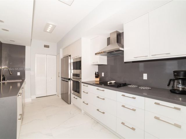 Apartment for sale  Unit #4607 - photo 6694673