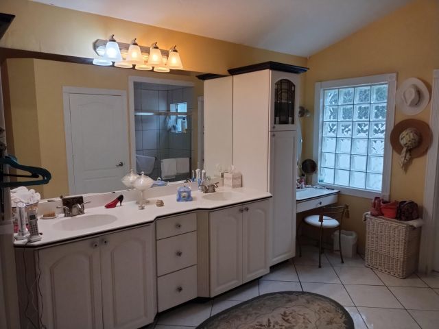 Home for sale at 906 Dickens Place - photo 6711467