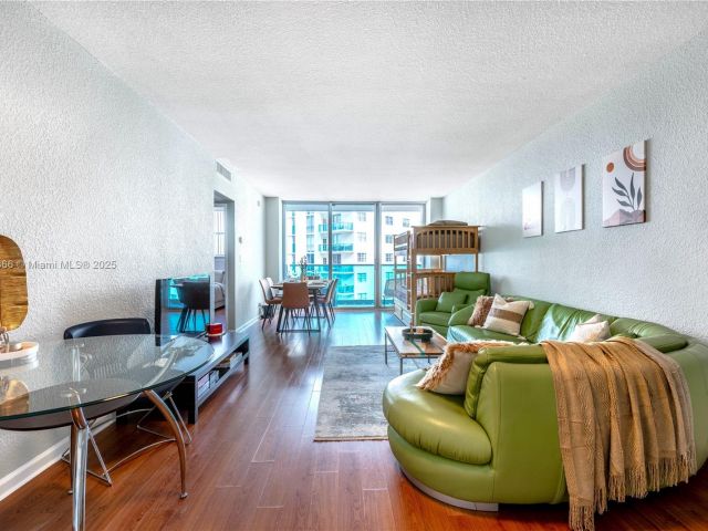1-bedroom condo for sale in Hollywood - 4001 S Ocean Dr 12K - MondialRealty