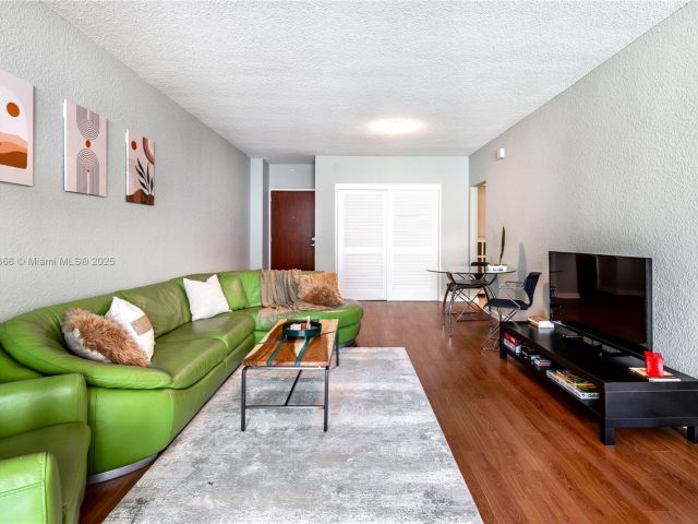 1-bedroom condo for sale in Hollywood - 4001 S Ocean Dr 12K - MondialRealty