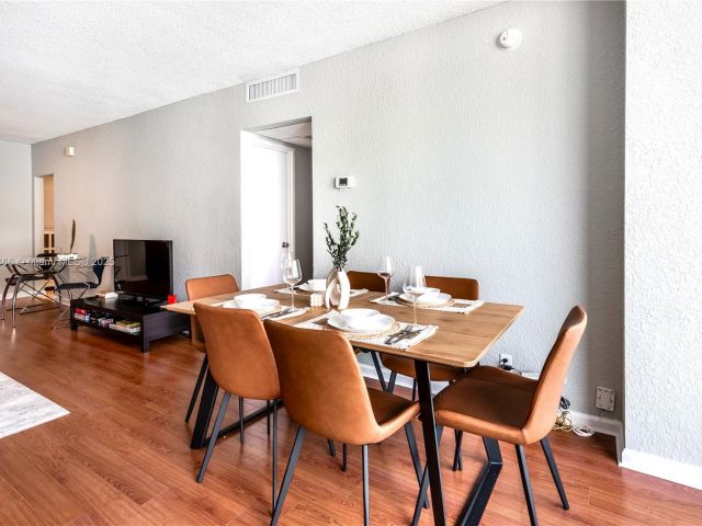 1-bedroom condo for sale in Hollywood - 4001 S Ocean Dr 12K - MondialRealty