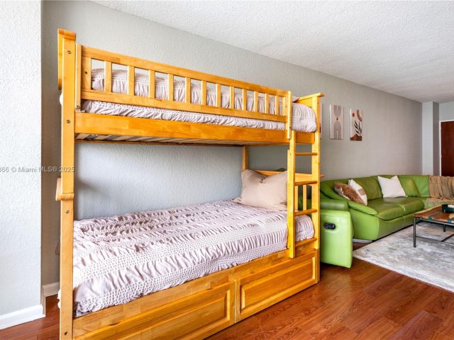 1-bedroom condo for sale in Hollywood - 4001 S Ocean Dr 12K - MondialRealty