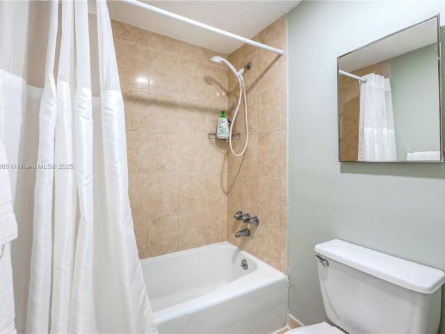 1-bedroom condo for sale in Hollywood - 4001 S Ocean Dr 12K - MondialRealty