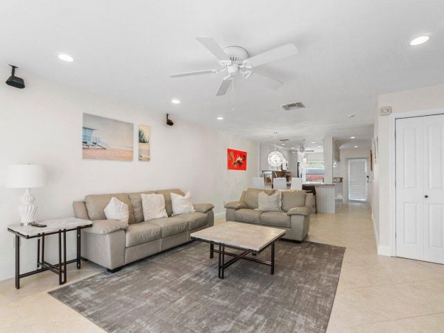 Home for rent at 842 SE 19th Avenue 103 - photo 6695242