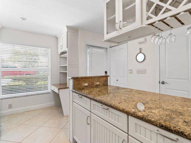 Home for rent at 842 SE 19th Avenue 103 - photo 6695243