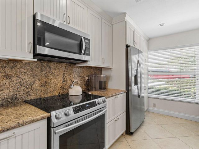 Home for rent at 842 SE 19th Avenue 103 - photo 6695244