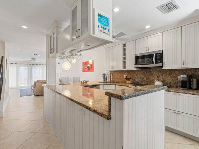 Home for rent at 842 SE 19th Avenue 103 - photo 6695246