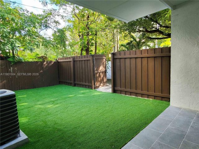 Home for rent at 1901 NW S River Dr 61F - photo 7442533