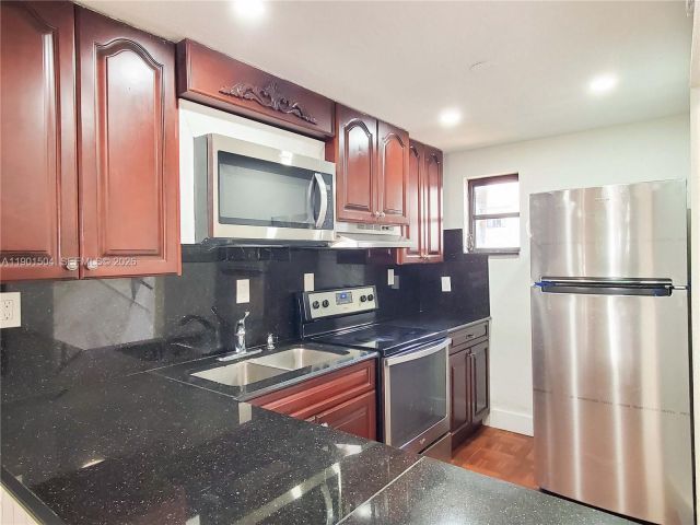 Home for rent at 1901 NW S River Dr 61F - photo 7442537