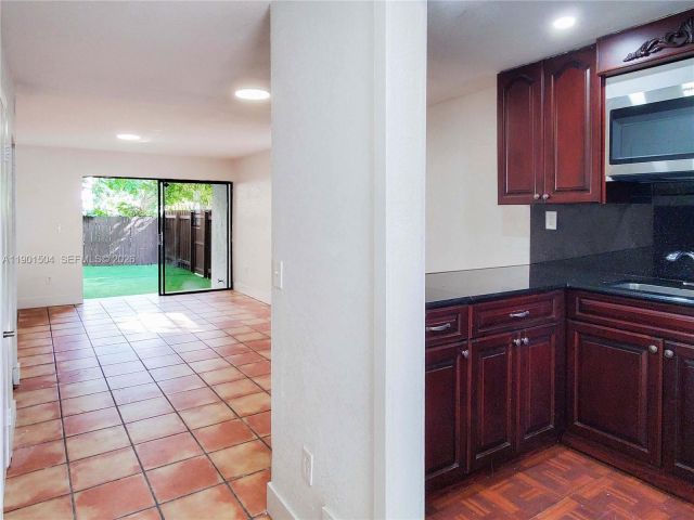 Home for rent at 1901 NW S River Dr 61F - photo 7442548