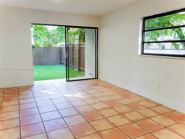 Home for rent at 1901 NW S River Dr 61F - photo 7442553