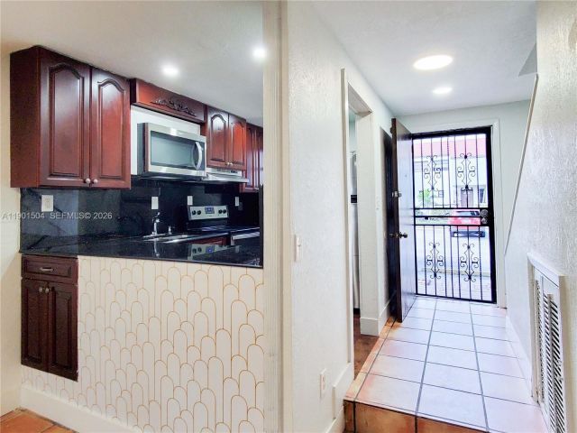 Home for rent at 1901 NW S River Dr 61F - photo 7442558