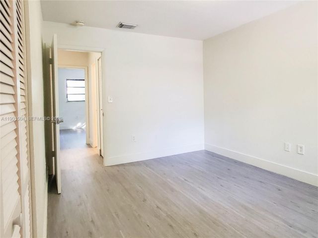 Home for rent at 1901 NW S River Dr 61F - photo 7442568