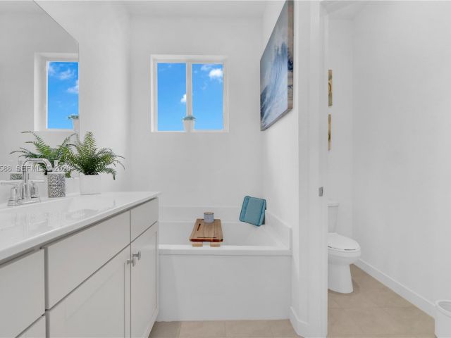 3-bedroom home for sale in Homestead - 856 SE 16th Ct - MondialRealty
