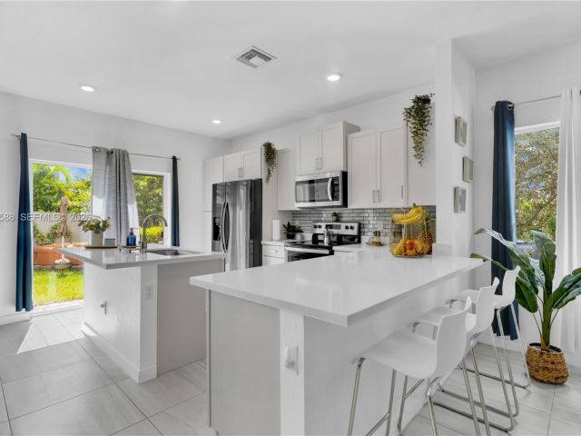 3-bedroom home for sale in Homestead - 856 SE 16th Ct - MondialRealty