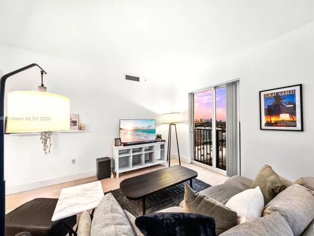 2-bedroom condo for sale in Coral Gables - 10 Aragon Ave 1417 - MondialRealty