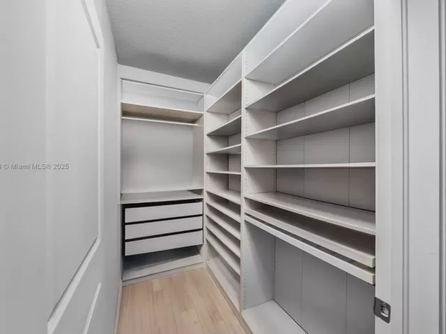 2-bedroom condo for sale in Coral Gables - 10 Aragon Ave 1417 - MondialRealty