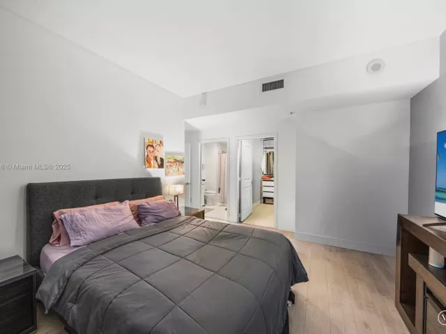 2-bedroom condo for sale in Coral Gables - 10 Aragon Ave 1417 - MondialRealty