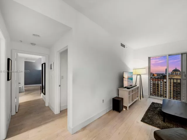 2-bedroom condo for sale in Coral Gables - 10 Aragon Ave 1417 - MondialRealty