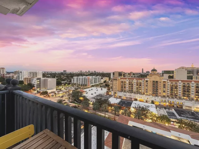 2-bedroom condo for sale in Coral Gables - 10 Aragon Ave 1417 - MondialRealty