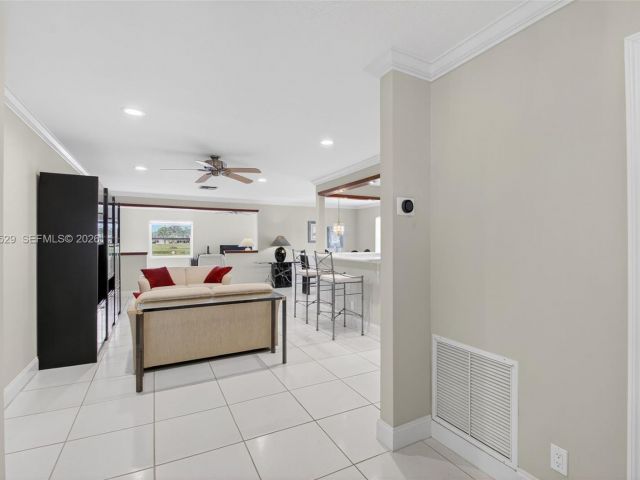 2-bedroom home for rent in West Palm Beach - 3810 Rowena Cir . - MondialRealty