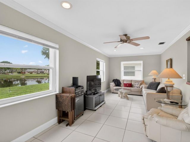 2-bedroom home for rent in West Palm Beach - 3810 Rowena Cir . - MondialRealty