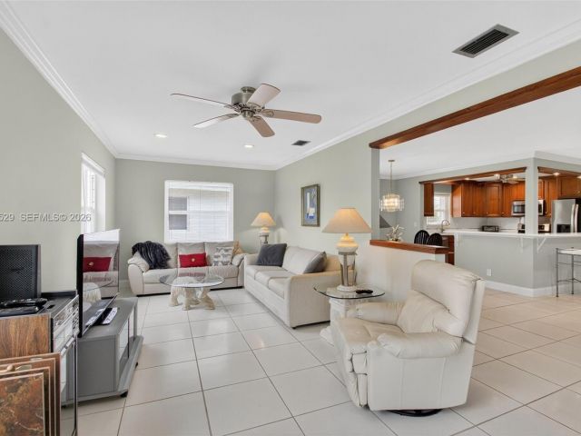 2-bedroom home for rent in West Palm Beach - 3810 Rowena Cir . - MondialRealty
