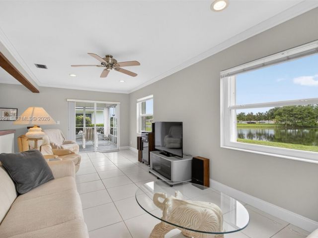 2-bedroom home for rent in West Palm Beach - 3810 Rowena Cir . - MondialRealty