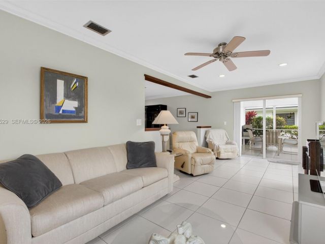 2-bedroom home for rent in West Palm Beach - 3810 Rowena Cir . - MondialRealty