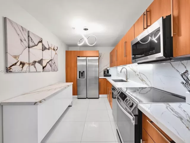 2-bedroom condo for sale in Hollywood - 3001 S Ocean Dr 1513 - MondialRealty