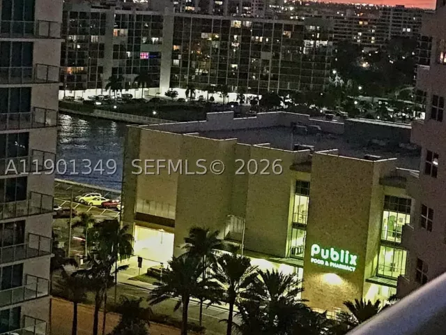 2-bedroom condo for sale in Hollywood - 3001 S Ocean Dr 1513 - MondialRealty
