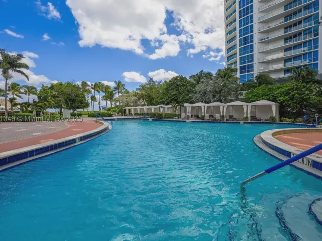 2-bedroom condo for sale in Hollywood - 3001 S Ocean Dr 1513 - MondialRealty