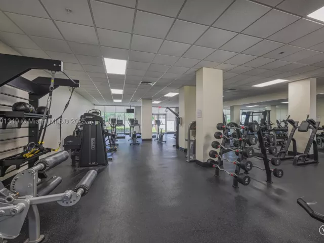 2-bedroom condo for sale in Hollywood - 3001 S Ocean Dr 1513 - MondialRealty