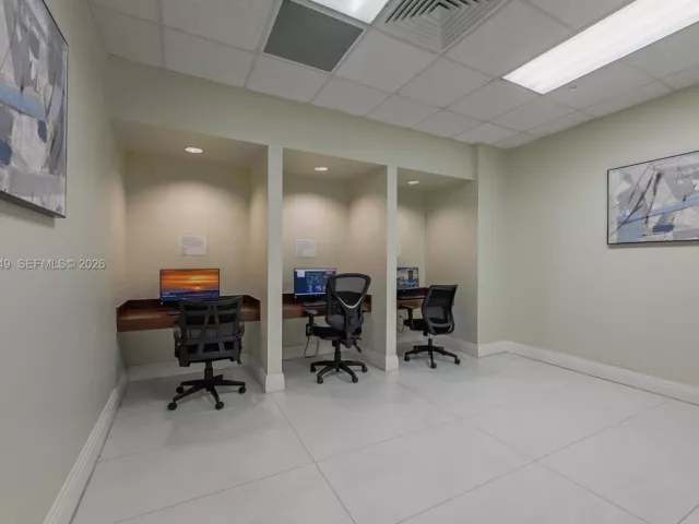 2-bedroom condo for sale in Hollywood - 3001 S Ocean Dr 1513 - MondialRealty