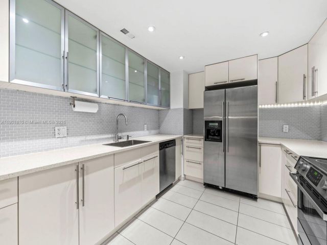 Apartment for rent  Unit #902 - photo 6697892