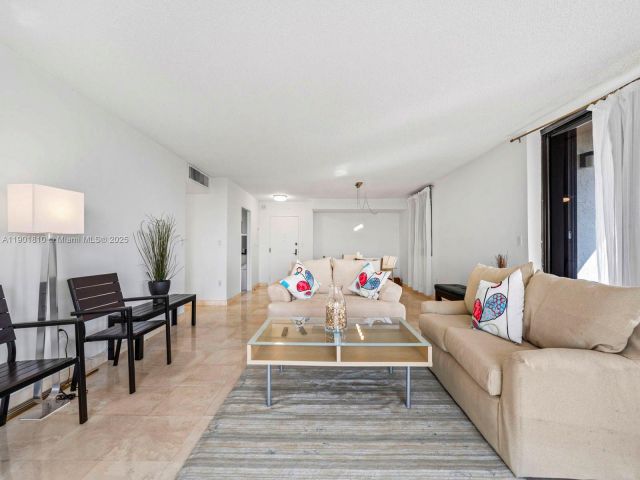 Apartment for rent  Unit #902 - photo 6697904